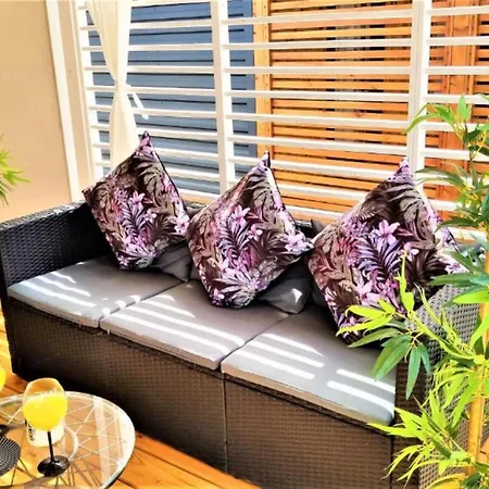 Mobile Nensi Two Bedroom Holiday home