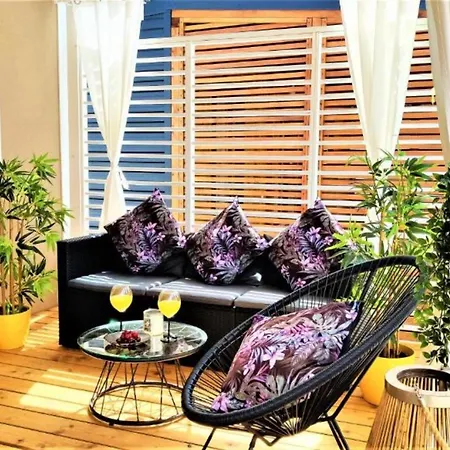 Mobile Nensi Two Bedroom Holiday home