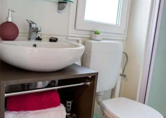Mobile Nensi Two Bedroom بيت للعطل