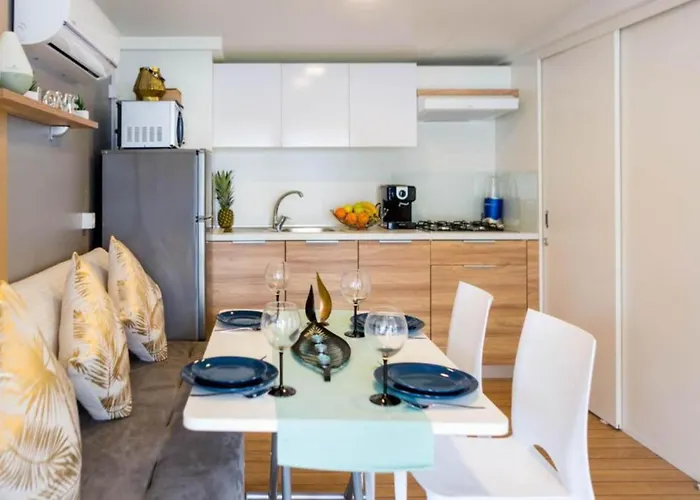 Mobile Nensi Two Bedroom * بيوغْغاد نا موغو
