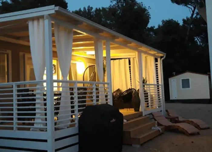 Mobile Nensi Two Bedroom * بيوغْغاد نا موغو